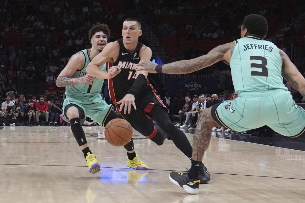 冲抢篮板和 冲抢篮板和